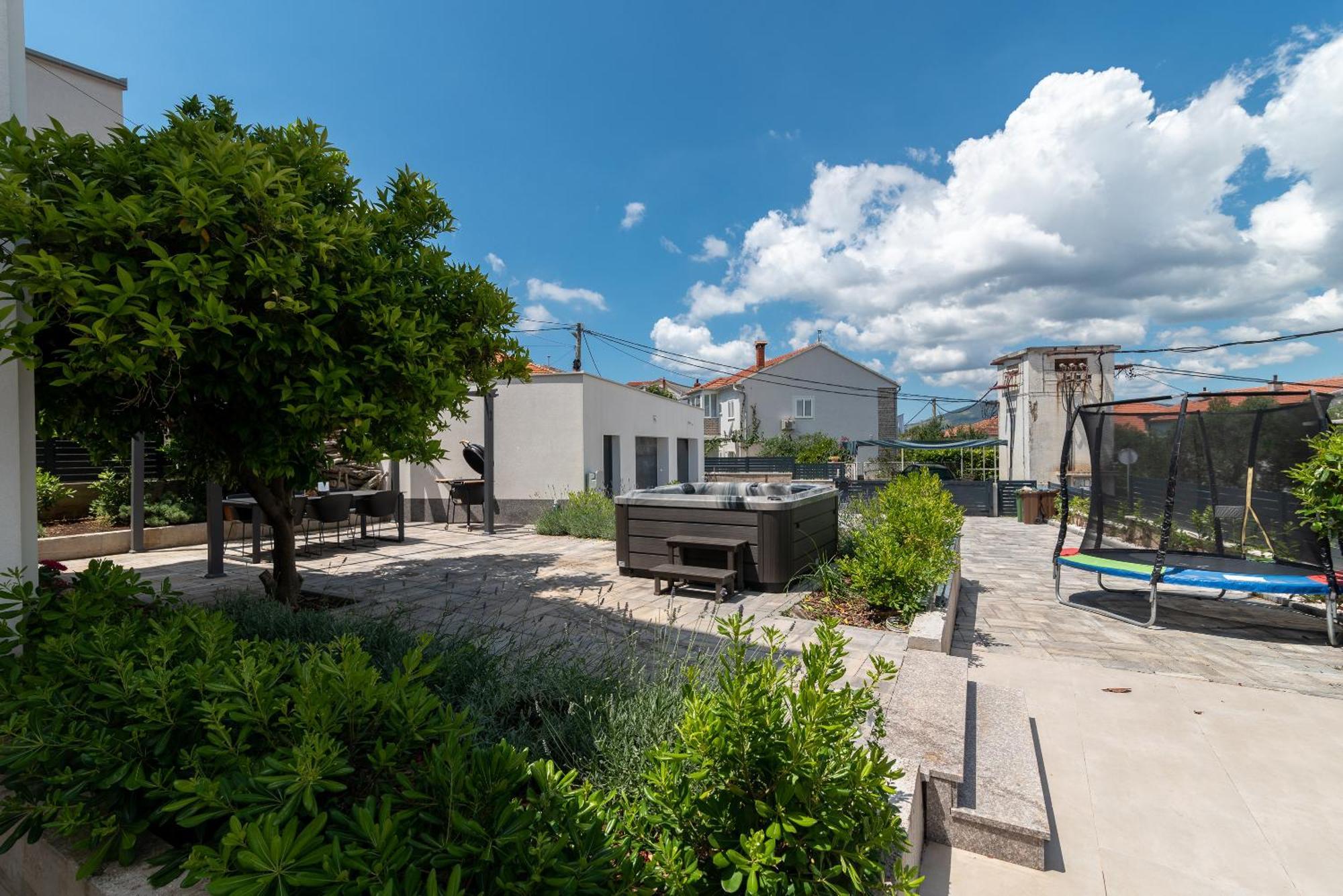 Maca Apartments Trogir Exterior foto